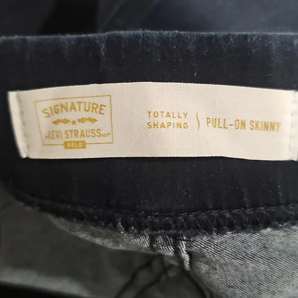 Signature by Levi Strauss Women's Deep Blue Straight Leg Jeans - Picture 4 of 10